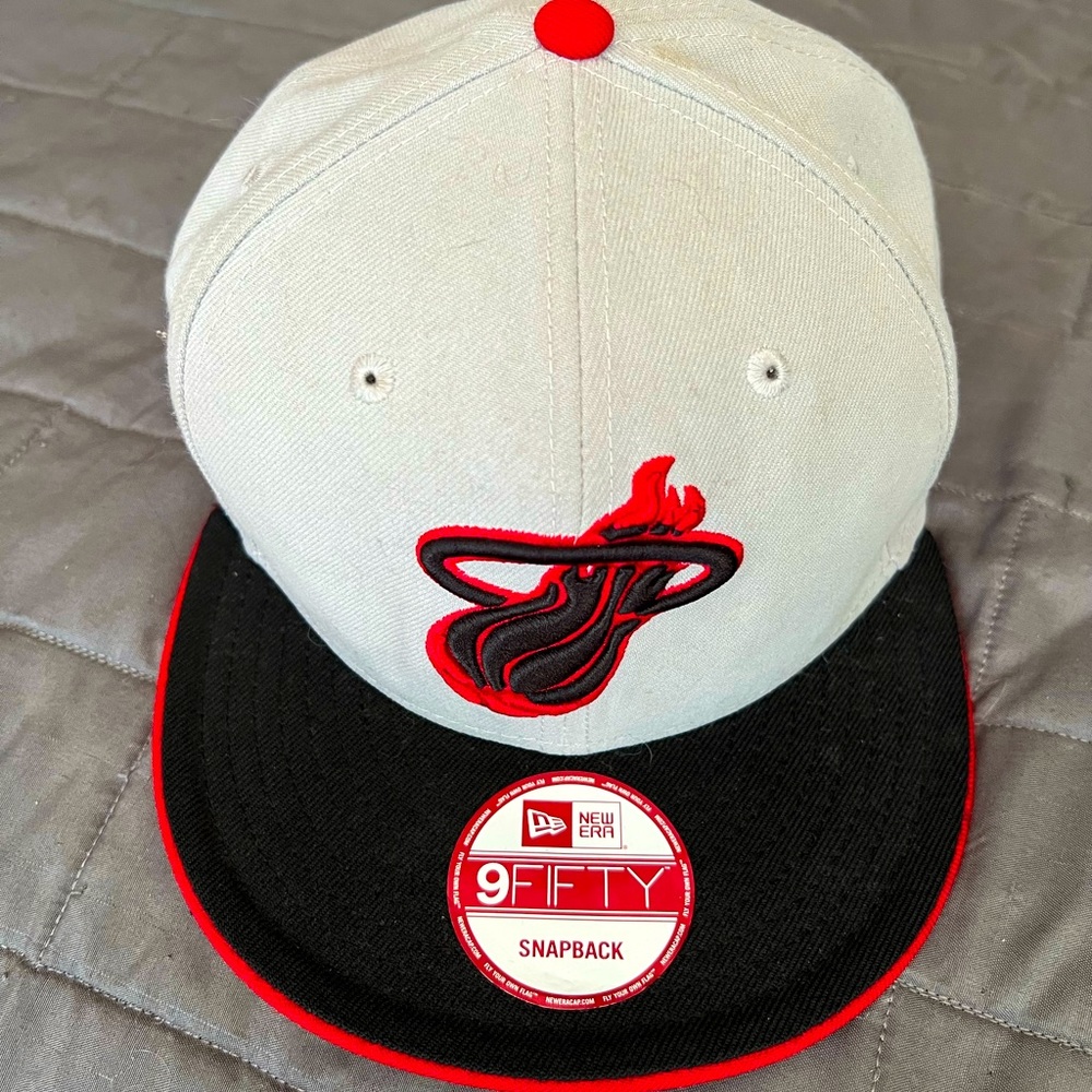 NWOT 9fifty Gray Miami Heat Snapback